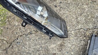 VW Touareg 2 predné svetlá - 3