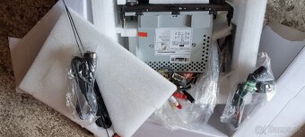 autorádio s 7-palcovým - 3