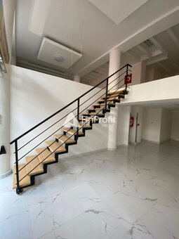 Pekný obchodný priestor /120 m2/ na Štúrovej ul. v budove LU - 3