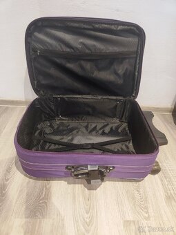Fialový cestovný kufor - 3