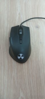 Predám malú TV Philips + káblovú klávesnicu, myš a ovládač - 3