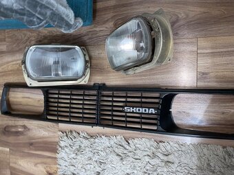 Predne svetla Skoda 105s + maska - 3
