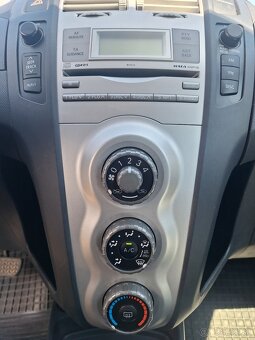 TOYOTA YARIS 1,3 BENZÍN AUTOMAT - 3