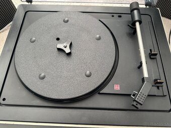 Stary gramofon Tesla model NCZ-040 - 3