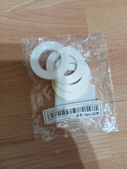 Balóny, svietiace náramky, bublifiky, krepový papier - 3