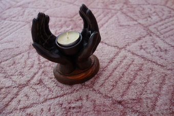 Svietnik na čajové sviečky - ruky - 3