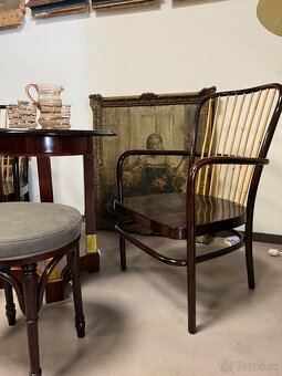 Okrúhly príručný stolík - 3