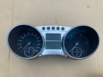 Budík/ prístrojový panel - 3