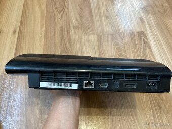 PS3 Ultra Slim 500 GB+2 ovládače+hry+volant - 3