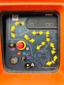 Terenní plošina JLG 800AJ - 3