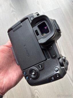 Canon EOS R - 3