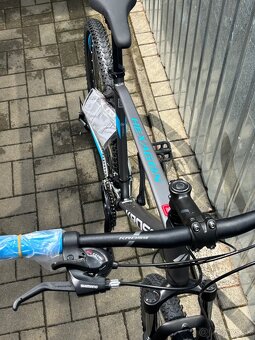 Predám pánsky horský bicykel Kross Hexagon 3.0 graphite-blue - 3