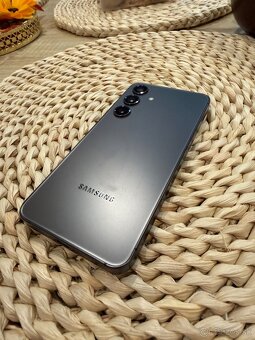 Samsung Galaxy S24 - 3