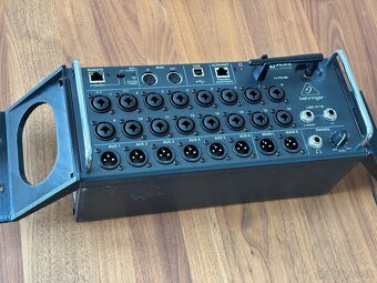 Behringer XR18 - 3
