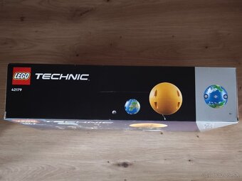 Predám LEGO Technic 42179 Planéta Zem a Mesiac - 3