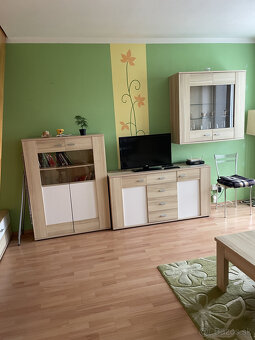 Zariadený 2-izbový byt s balkónom, klimatiz. a pivnicou - 3