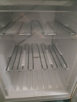 Chladnička s mrazničkou Whirlpool WBE 3411 - 3