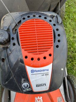 Husqvarna LC 48V Benzínová kosačka - 3