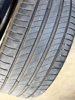 225/40R18 - 3