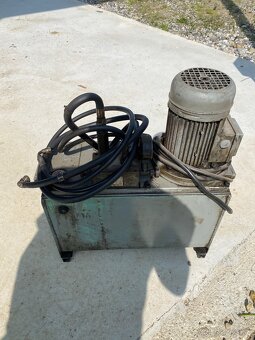 Elektrická hydraulická pumpa s tlakomerom - 3