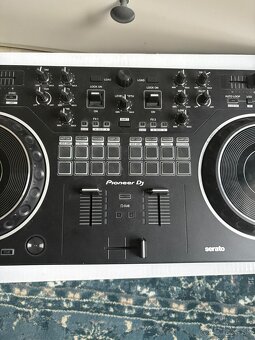 Pioneer DDJ-REV1 konzola - 3
