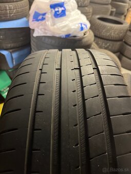 Pneu 235/45R18 - 3