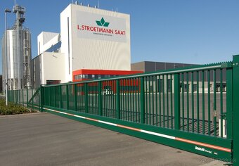 posuvná priemyselná brána INOVA - 6 x 2,4 m - 3