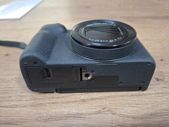 Canon Powershot V1 - 3