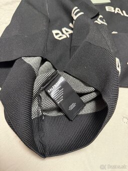 Balenciaga čierny sveter veľkosť S - 3