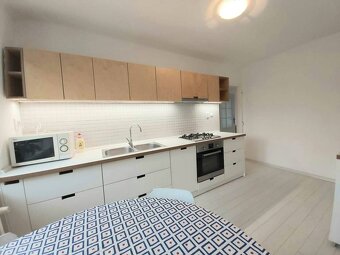 Veľmi pekný, svetlý, 2- izbový byt pri City Aréne a centre - 3