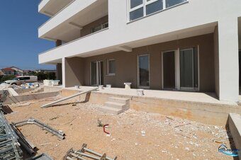 Vodice - novostavba s vlastnou záhradou a skladom - 3
