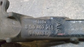 AUDI A4 PASSAT B5 Pravá otoč 8D0407258 - 3