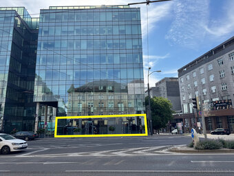 Prenájom rožného prízemného obchodného priestoru 241 m2 na p - 3