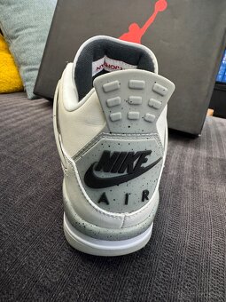 Air Jordan 4 Retro - 3