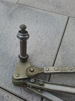 Táhla stěračů Tatra 815 - 3