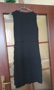 Čierne elegantné mini šaty - 3