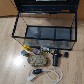 Predám 80l akvarium s pruslušenstvom - 3