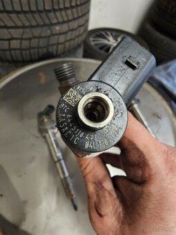 VSTREKOVACIE TRYSKY VAG 2.0 TDI 04L130277AE 0445110471 - 3