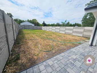 BUNGALOV S 2GARÁŽOU, KRYTOU TERASOU A LETNOU KUCHYŇOU 171m2, - 3