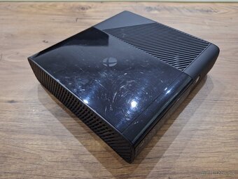 Samostatná herná konzola Xbox 360E 4GB - 3