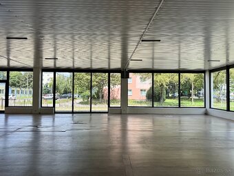 NA PRENÁJOM: Obchodné priestory v centre Prievidze - 3
