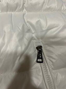 Biela moncler vesta kvalitna perfektne nova nenosena vest - 3