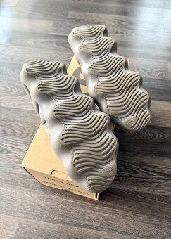 Yeezy 450 Stone Grey 43 1/3 - US 9 1/2 - 3