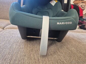 Maxi-Cosi Cabriofix i-size so zakladňou FamilyFix 3 - 3