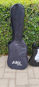 Predám set elektrickej gitary Stratocaster ST-230 + kombo - 3