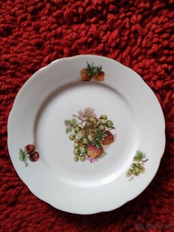 Predám staré porcelánové taniere 27cm 1ks a 17,5cm 3ks. - 3