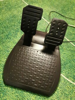 Volant a pedále na PC a PS3 - 3