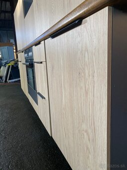 Moderná nová kuchynská linka so spotrebičmi - 3