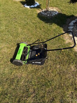 Ručná vretenová kosačka s košom - 3