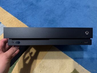 Xbox One X 4K - 3